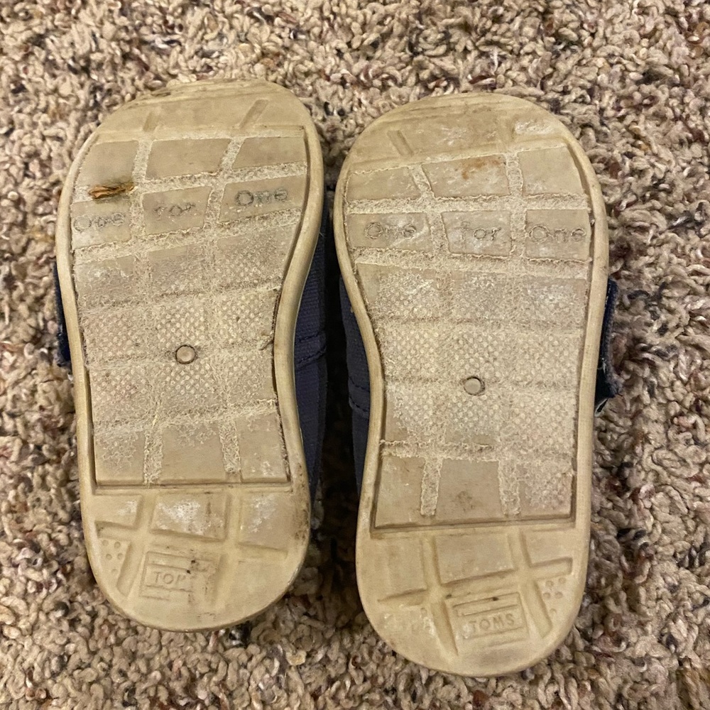 Toms - Picture 3 of 3